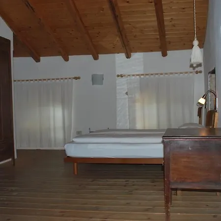 לינה וארוחת בוקר La Tinassara לאזיסה