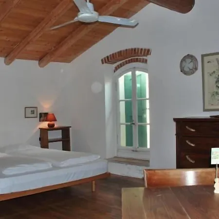 לינה וארוחת בוקר La Tinassara לאזיסה