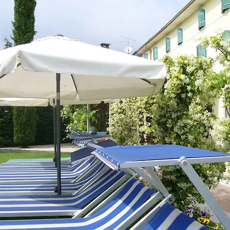 לינה וארוחת בוקר La Tinassara לאזיסה