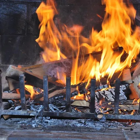 La Tinassara לינה וארוחת בוקר 2*