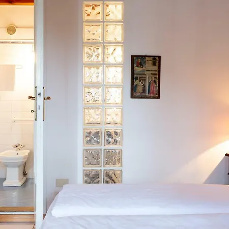 La Tinassara לינה וארוחת בוקר 2*