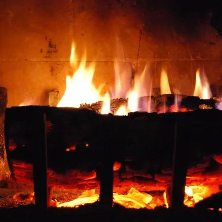 לינה וארוחת בוקר La Tinassara 2*