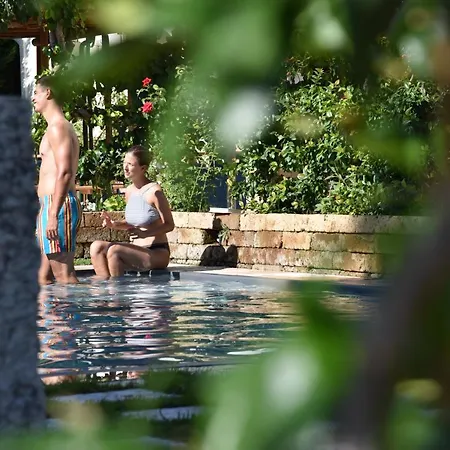 La Tinassara Bed and Breakfast Λατζίζε