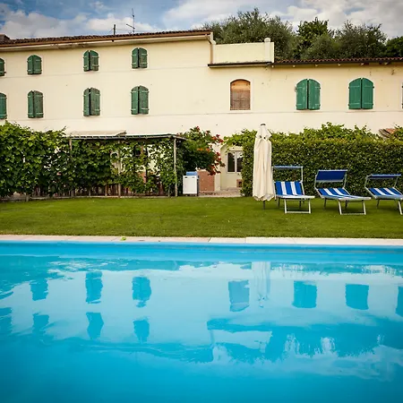 La Tinassara Nocleg ze śniadaniem 2*