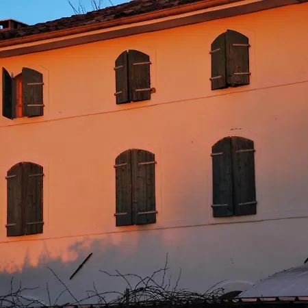 La Tinassara Nocleg ze śniadaniem 2*