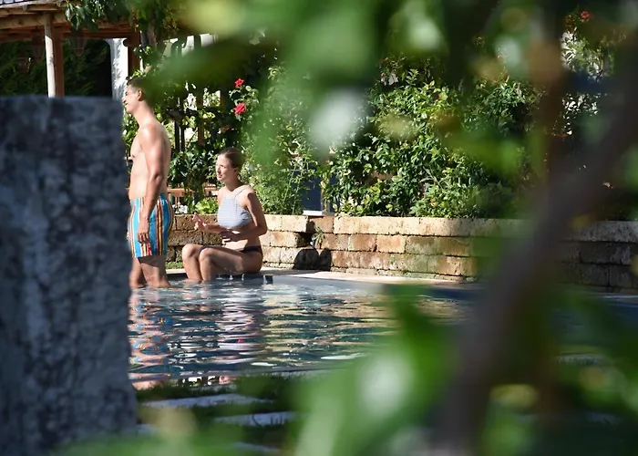 La Tinassara Bed and Breakfast Λατζίζε