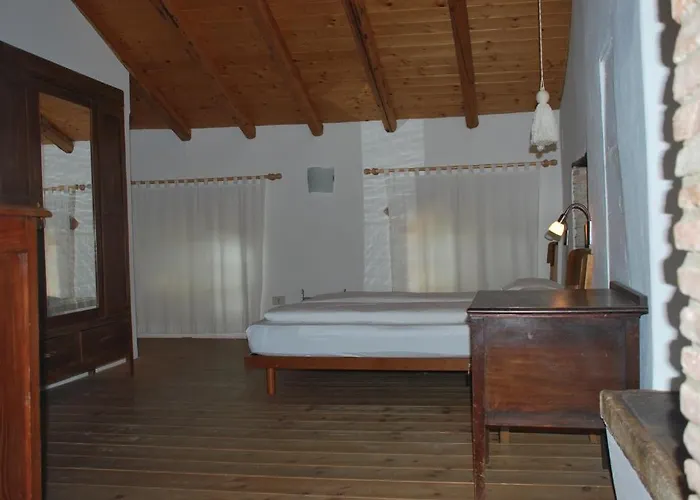 Bed and Breakfast La Tinassara Λατζίζε