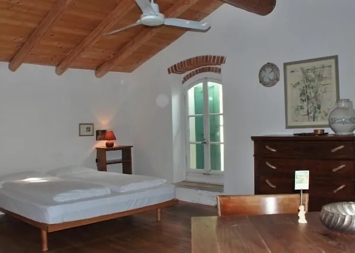 Bed and Breakfast La Tinassara Λατζίζε