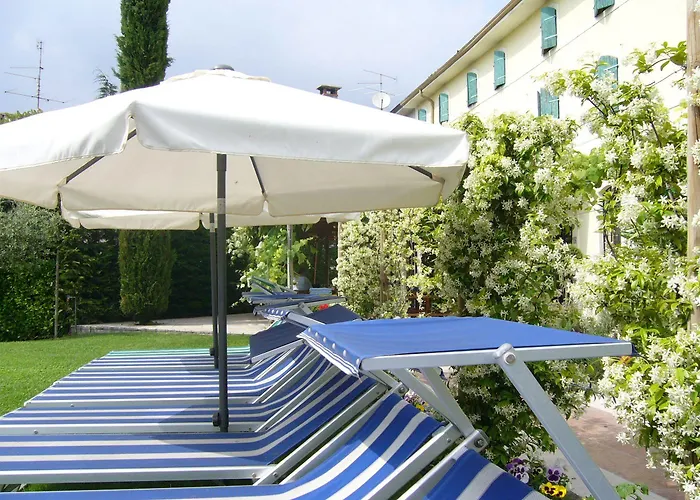 Bed and Breakfast La Tinassara Λατζίζε